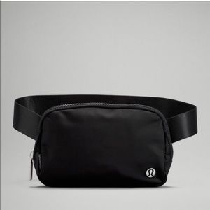 NWT* Lululemon Everywhere Belt Bag - black